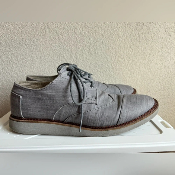 Toms Cap Toe Oxfords - Picture 10 of 12